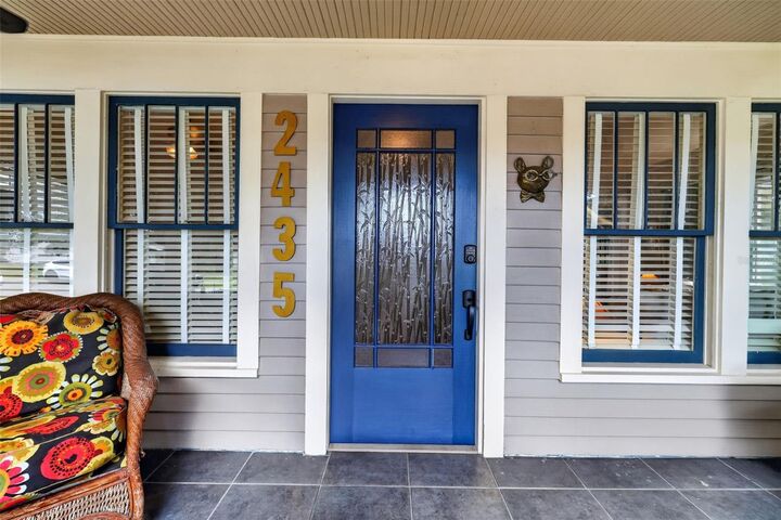 Property Photo: 2435 4th Avenue N FL 33713