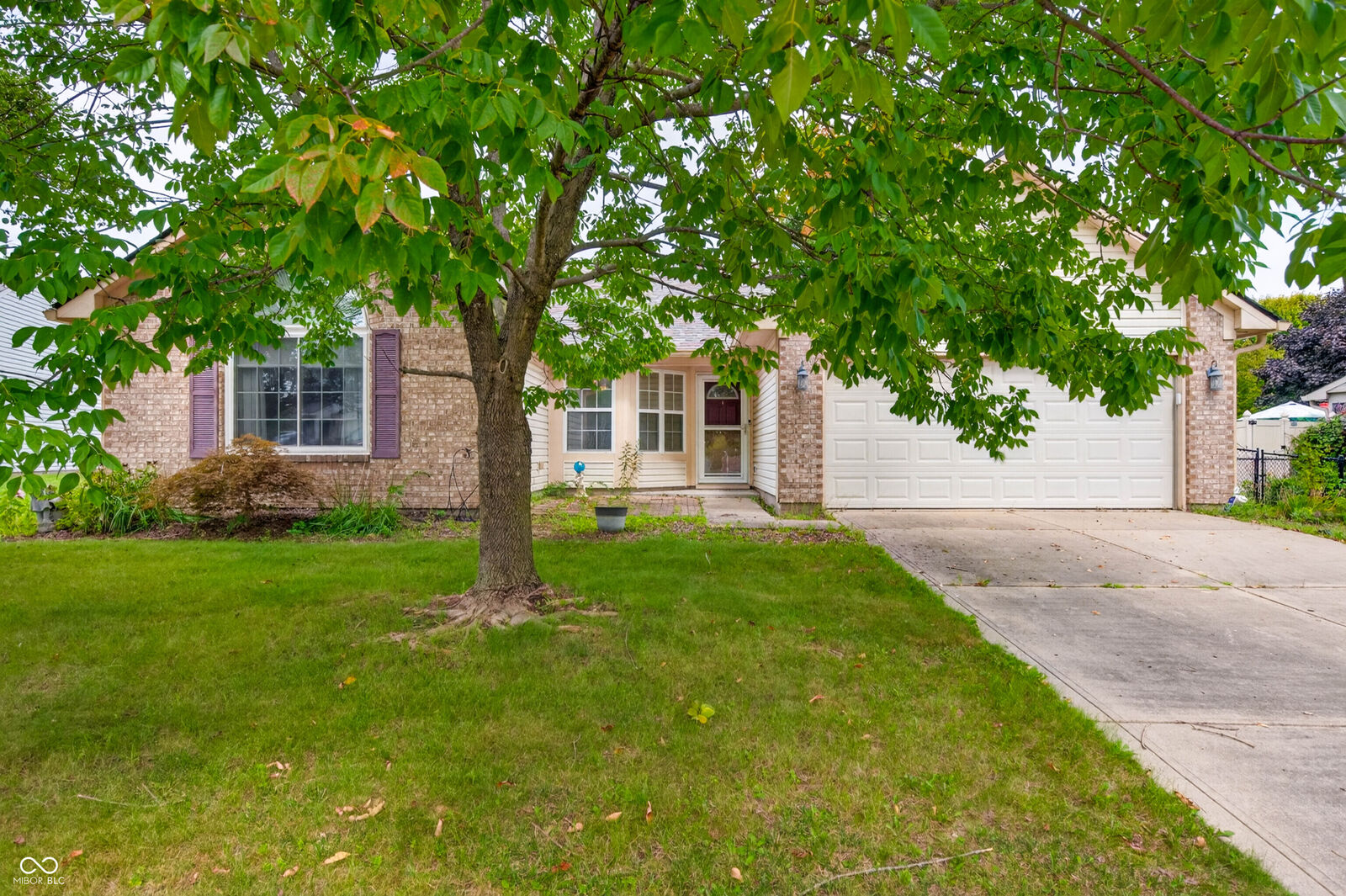 Property Photo:  1240 Matthews Court  IN 46131 