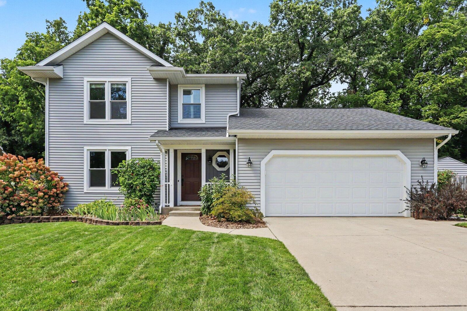 Property Photo: 1016 Barton Street MI 49078