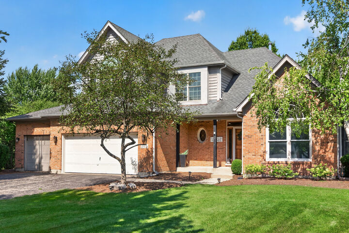 Property Photo:  305 Windsor Circle  IL 60175 