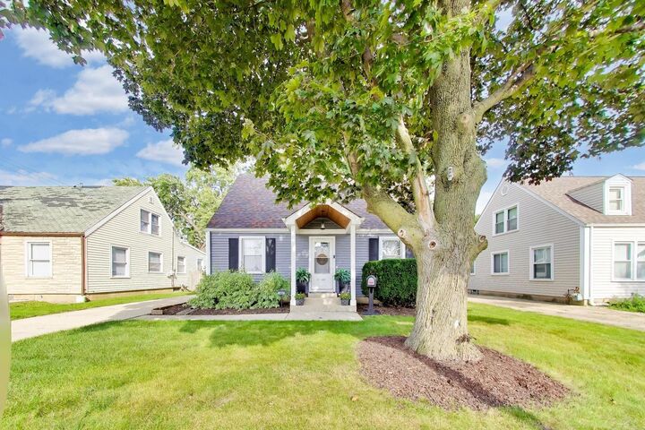 Property Photo: 2807 Scott Street IL 60131