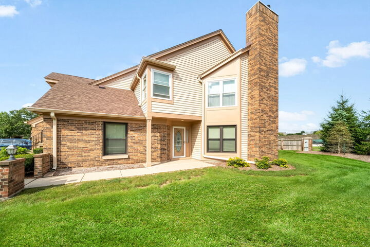 Property Photo: 2 Willow Parkway IL 60089