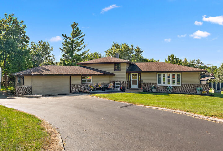 Property Photo: 1003 Northern Drive IL 60441