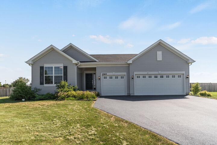Property Photo: 2164 Tremont Avenue IL 60560