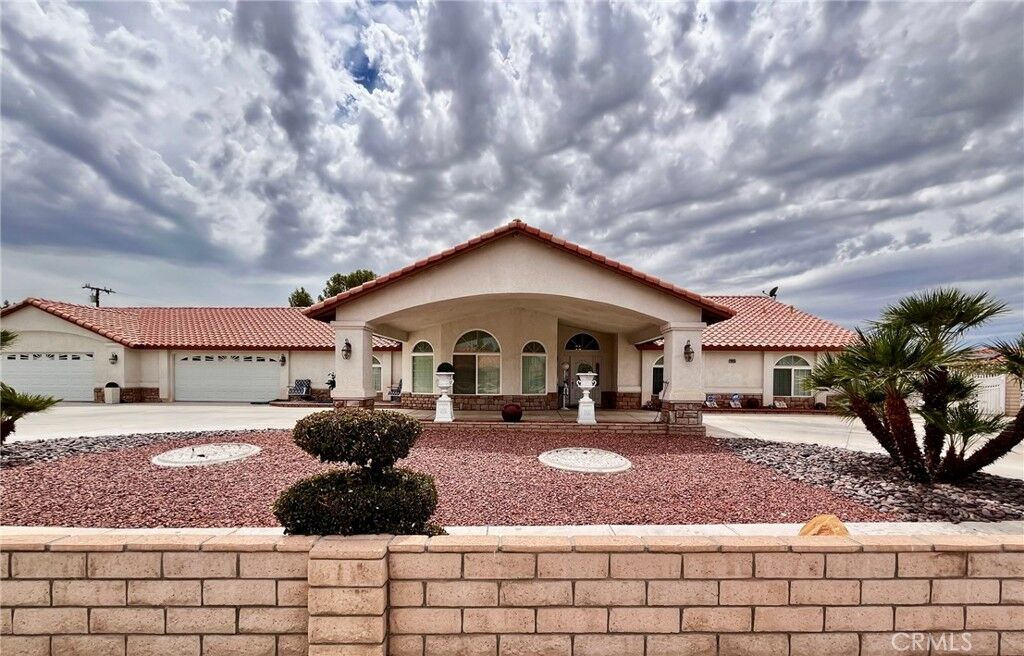 Property Photo:  20055 Waco Court  CA 92308 