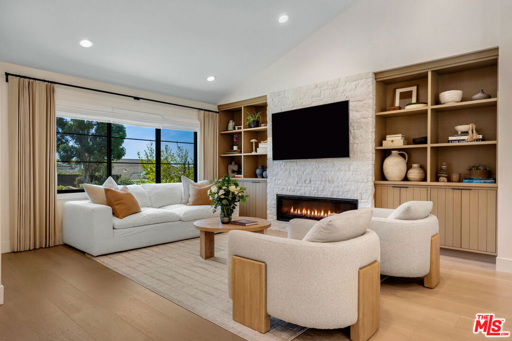 Property Photo:  912 Aleppo Street  CA 92660 