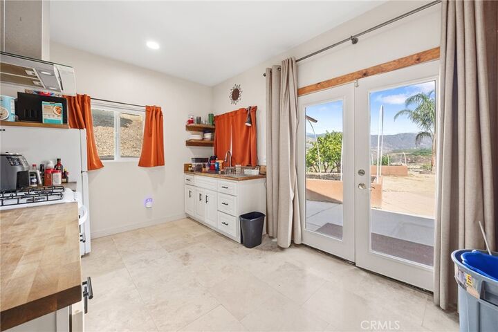 Property Photo:  45540 Denizen Heights  CA 92544 
