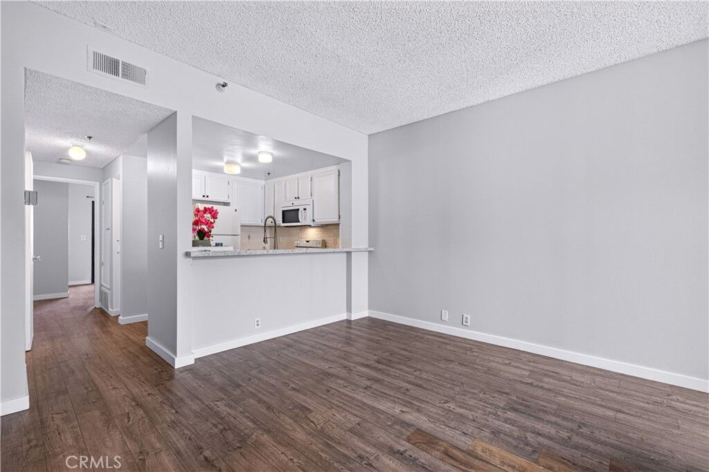 Property Photo: 730 W 4th Street 308 CA 90802