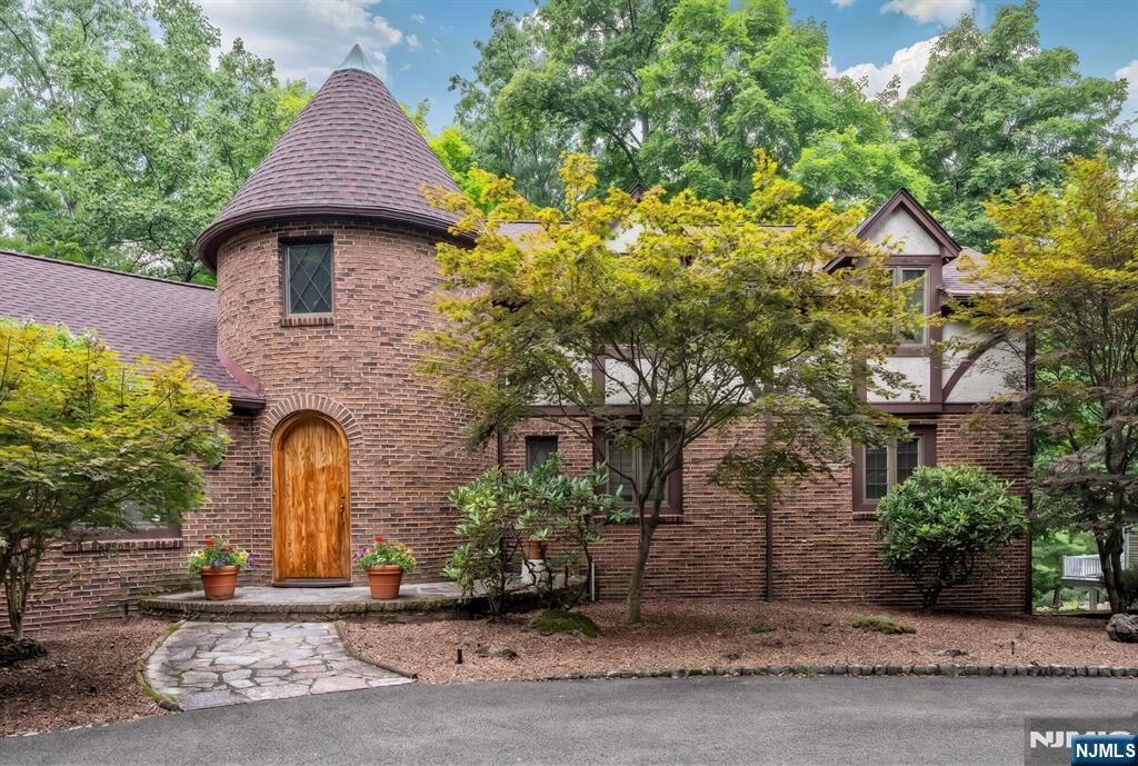 Property Photo:  100 Cheyenne Way  NJ 07470 