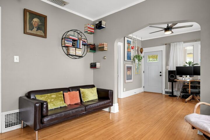 Property Photo:  846 Charles Avenue  MN 55104 