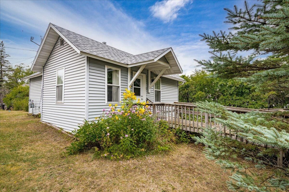 Property Photo:  409 7th Street  MN 55720 