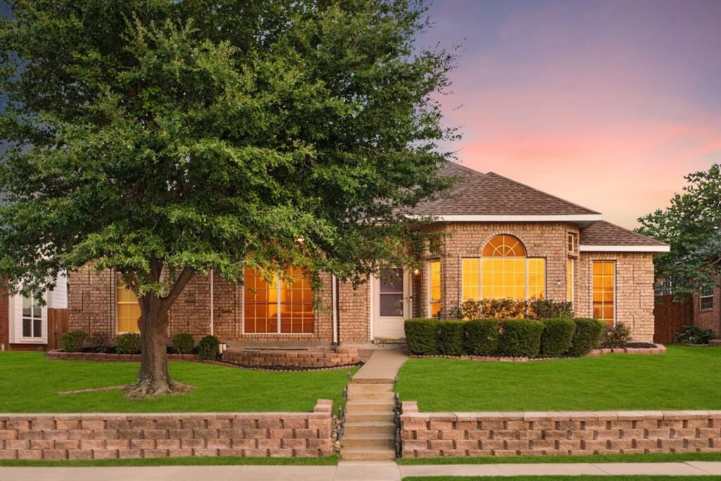 Property Photo: 5084 Lakeshore Boulevard TX 75056