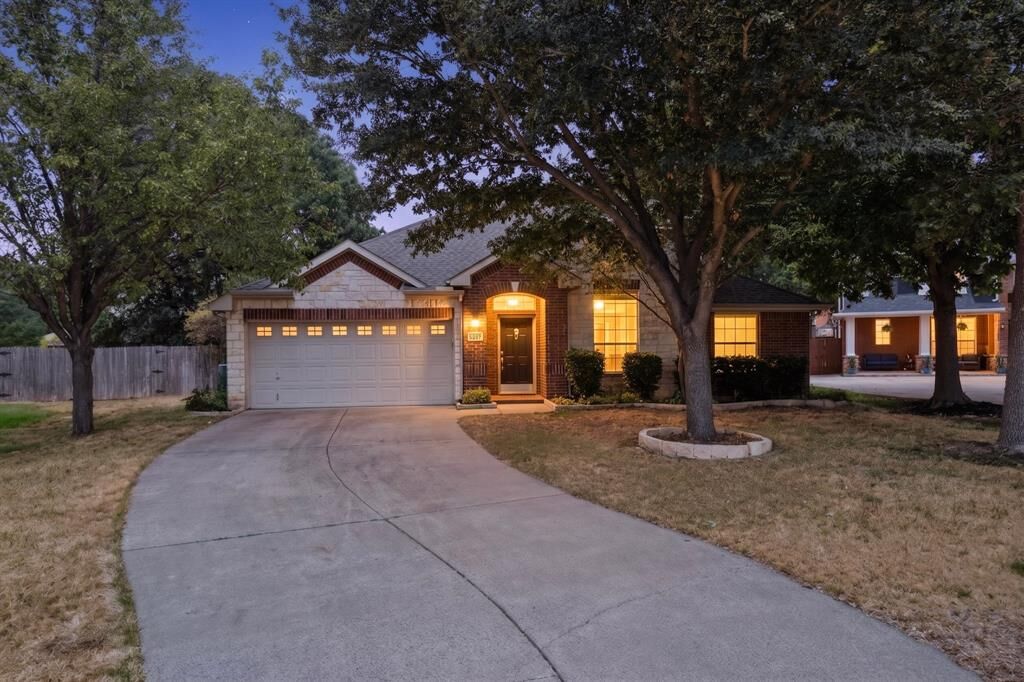 Property Photo:  2420 Bent Trail  TX 76063 