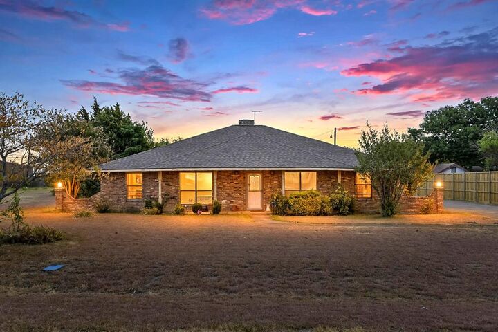 Property Photo: 514 Sunflower Street TX 75154