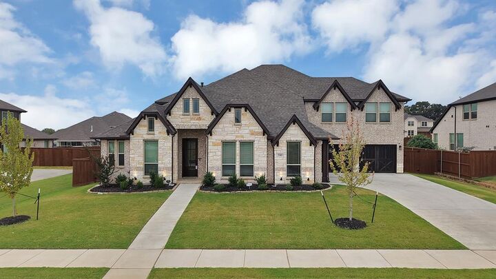 Property Photo: 2303 Knapp Trail TX 76063