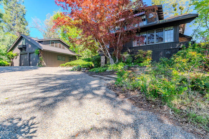 Property Photo:  2569 Old Stage Road  OR 97502 