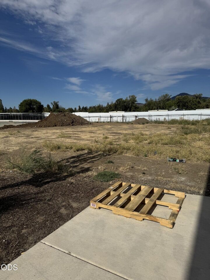 Property Photo: 260 Commercial Court OR 97501