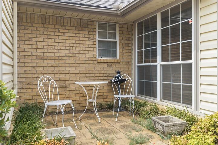 Property Photo: 2202 Lakewood Drive OK 73018