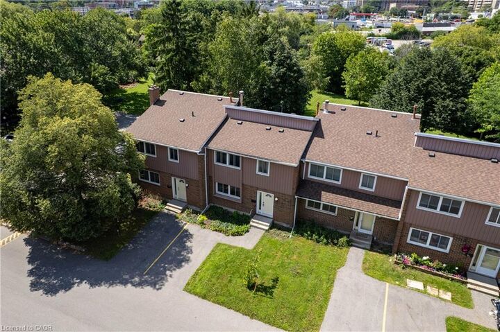 Property Photo:  121 University Avenue E 80  ON N2J 4J1 