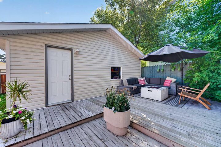 Property Photo: 255 Shawcliffe Circle SW AB T2Y 1E8