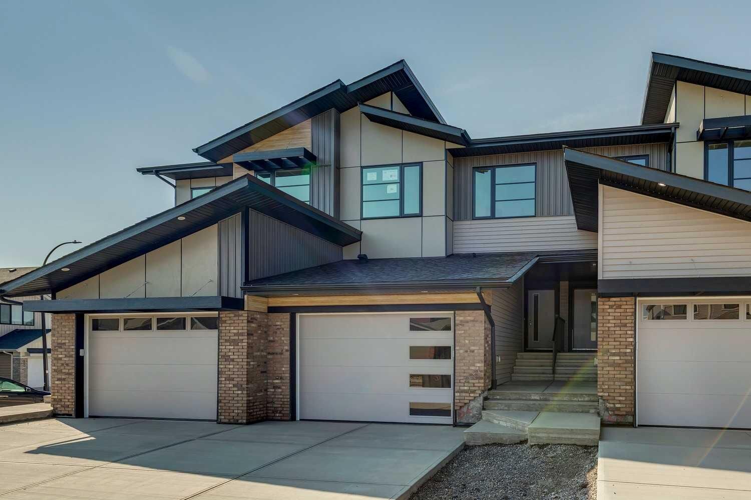 Property Photo:  56 Heritage Manor  AB T4C 3K7 