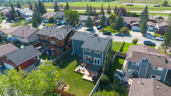 Property Photo:  123 Glenhill Drive  AB T4C 0C6 