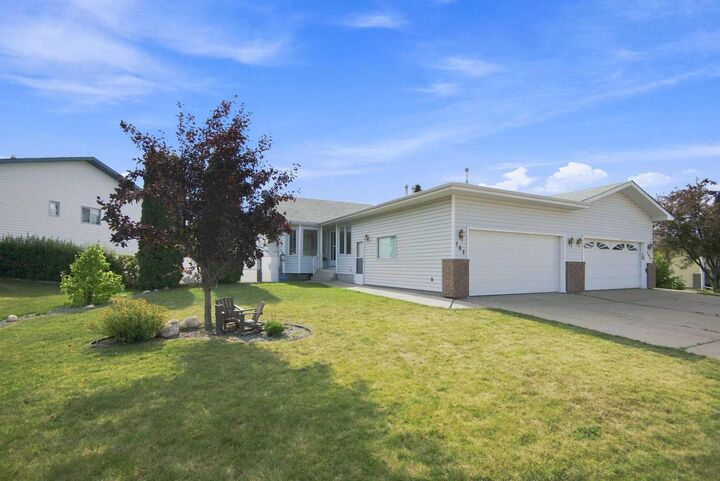 Property Photo:  162 Doran Crescent  AB T4R 2M6 