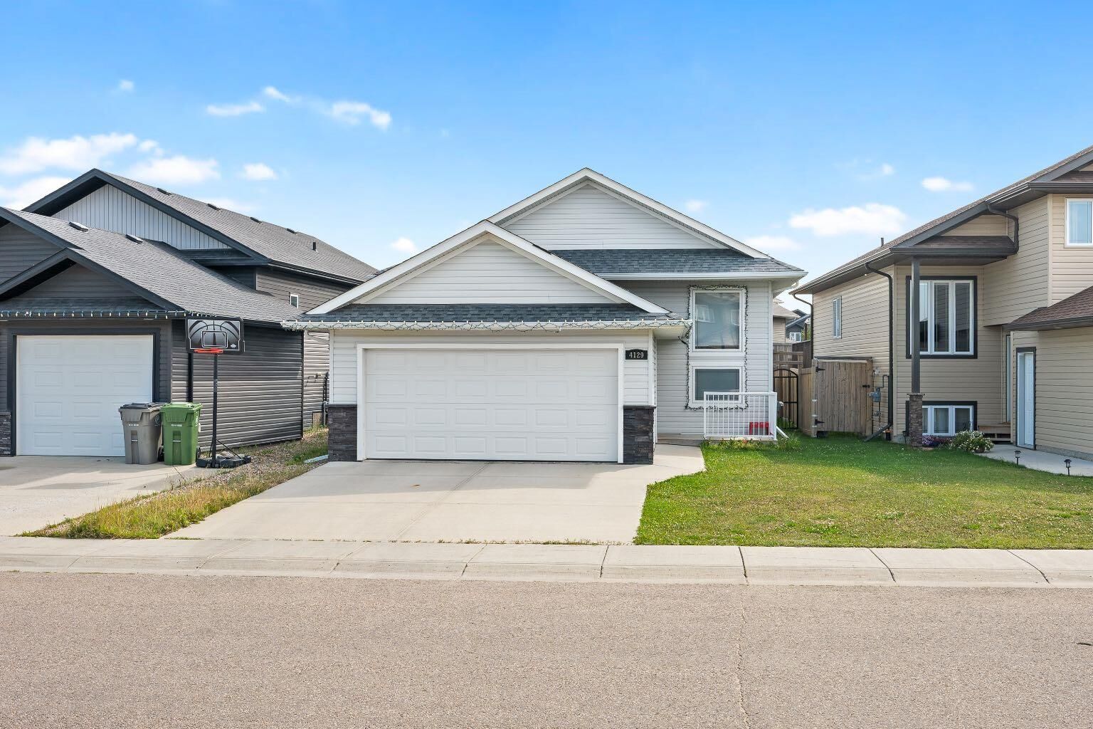 Property Photo:  4129 34 Street  SK S9V 2H5 