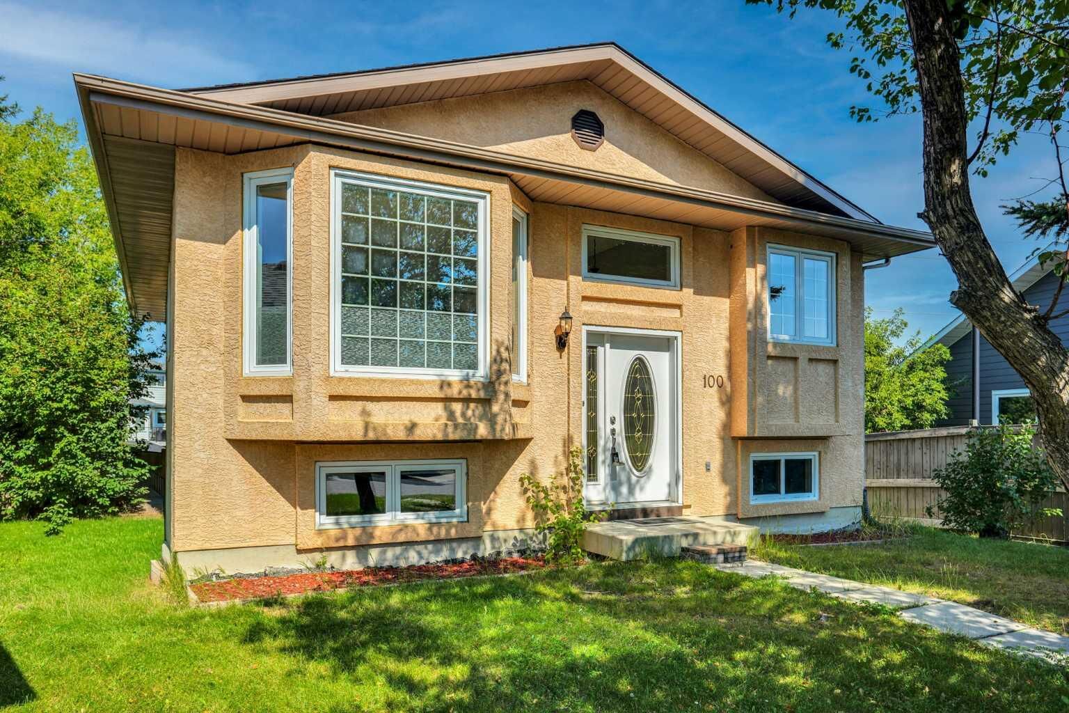 Property Photo: 100 Shawbrooke Circle SW AB T2Y 3A1