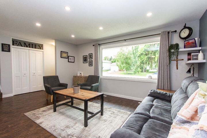 Property Photo:  98 Baird Street  AB T4R 1H4 