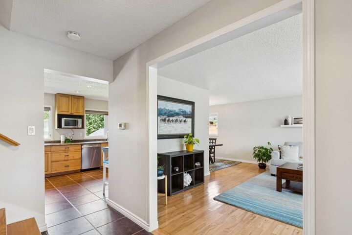 Property Photo:  1515 Lake Bonavista Drive SE  AB T2J 2X8 