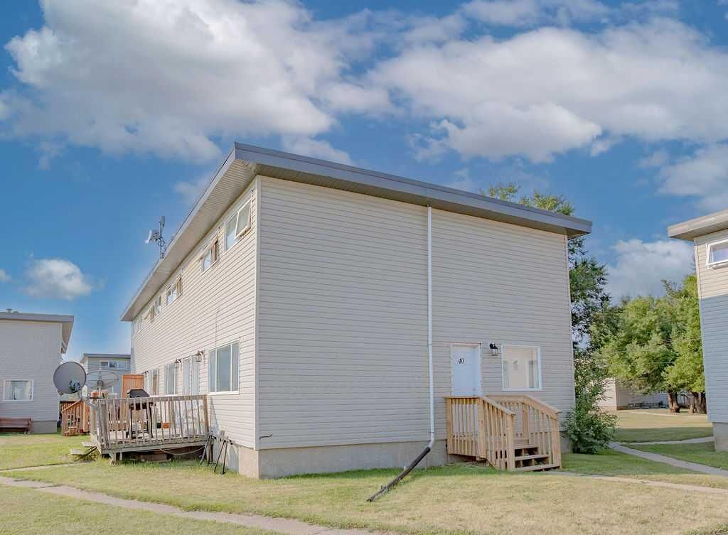 Property Photo: 305 5 Street 40 AB T9W 1A5