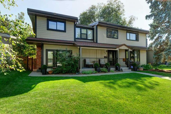 Property Photo:  128 Chinook Drive SW  AB T2V 2P9 