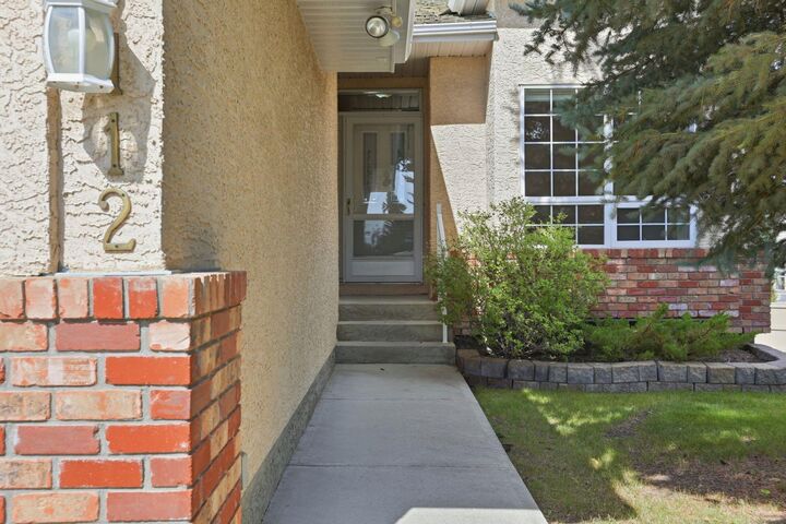 Property Photo:  112 Shannon Road SW  AB T2Y 3W7 