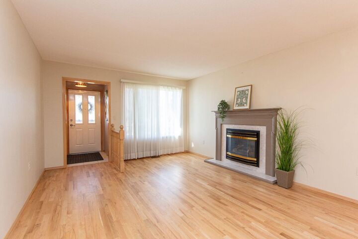 Property Photo:  22 Dale Close  AB T4R 2L5 
