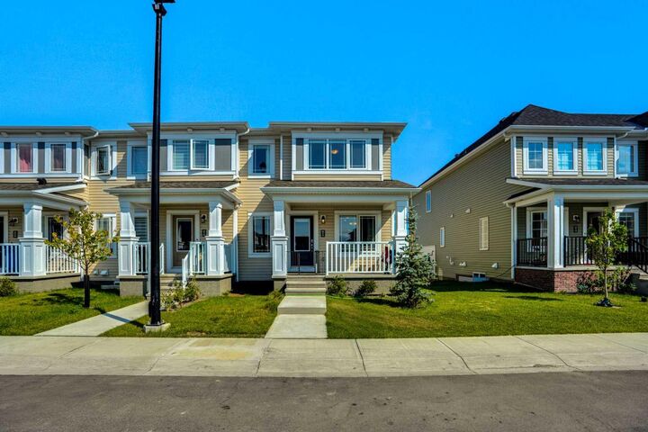 Property Photo:  812 Windbury Street SW  AB T4B 5J5 