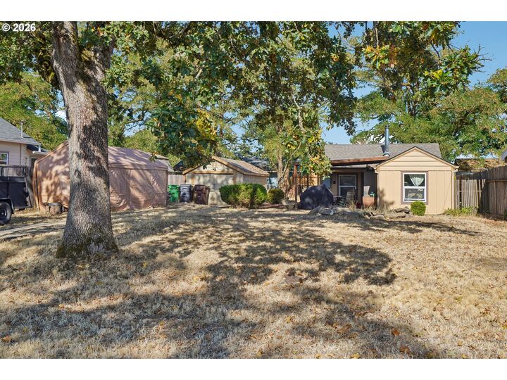 Property Photo:  464 S 12th St  OR 97051 