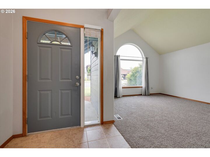 Property Photo: 317 SE 9th Ave OR 97013