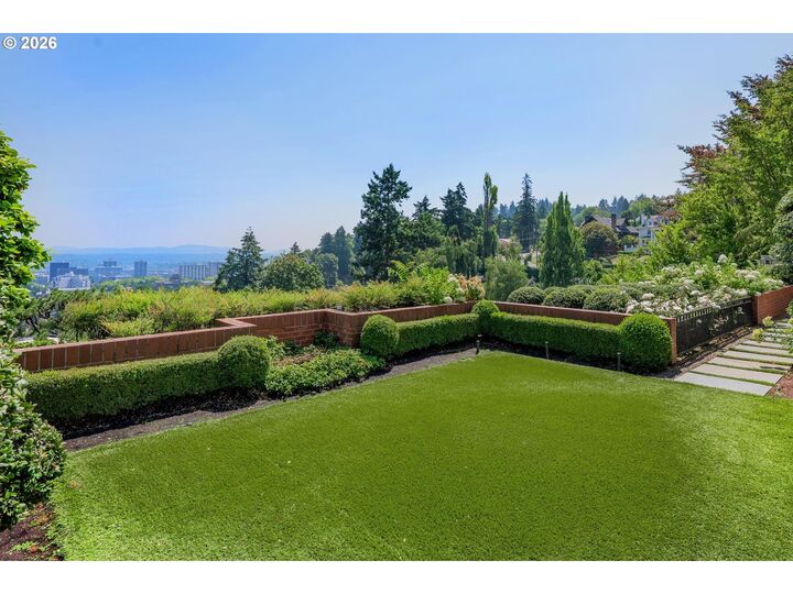 Property Photo: 1784 SW Montgomery Dr OR 97201