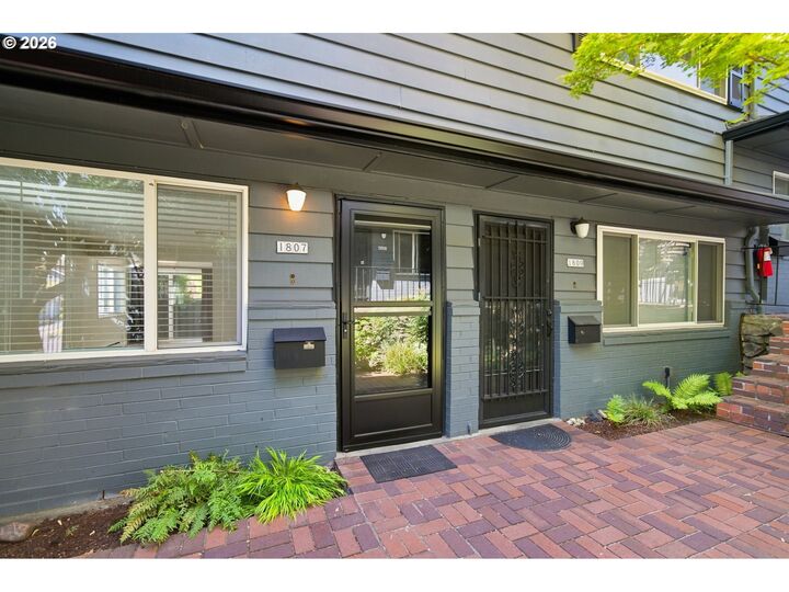 Property Photo:  1807 NE Multnomah St  OR 97232 
