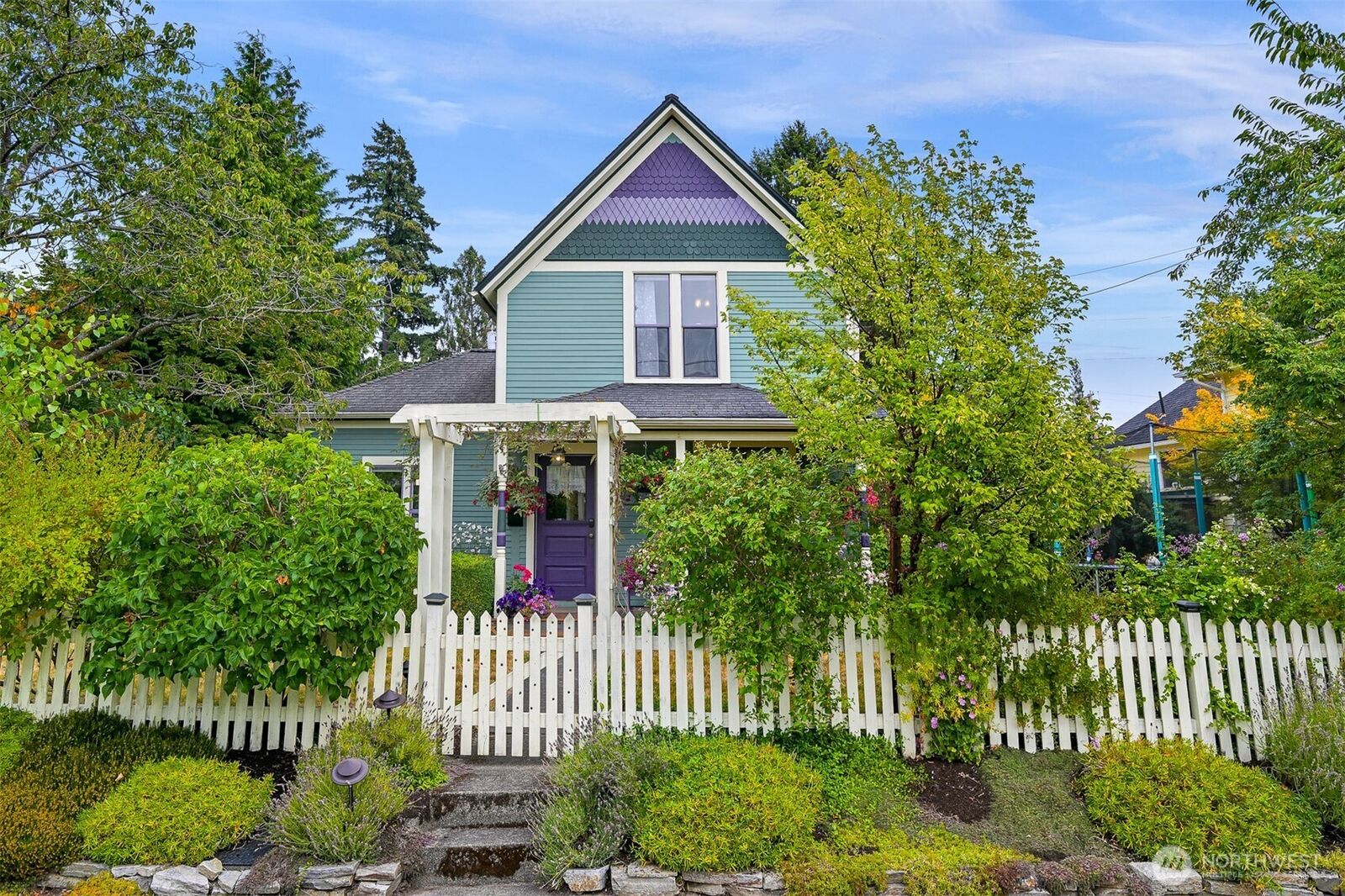 Property Photo:  2318  Keesling Street  WA 98225 