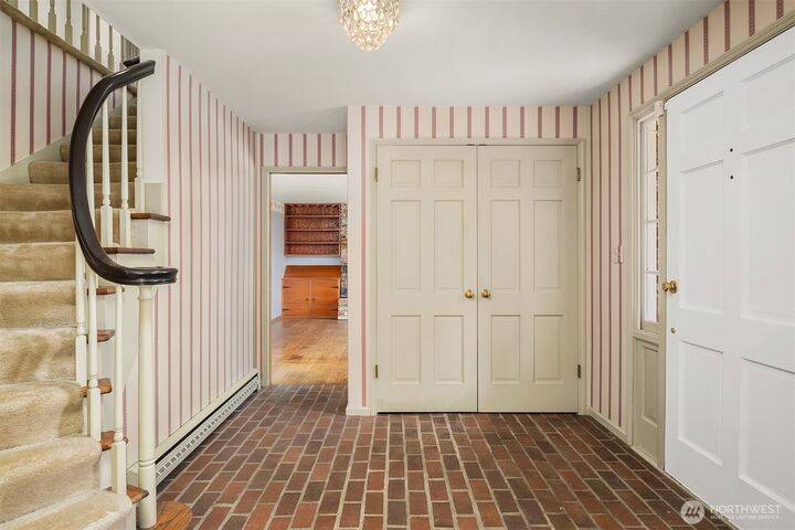 Property Photo:  7921 E Mercer Way  WA 98040 