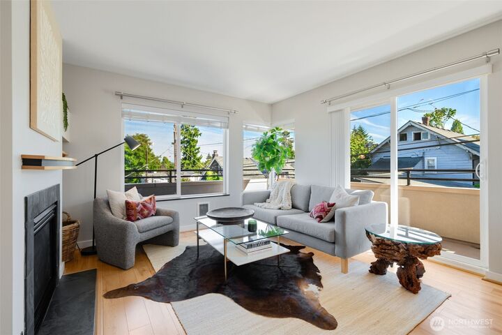 Property Photo: 225 NE 65th Street 406 WA 98115