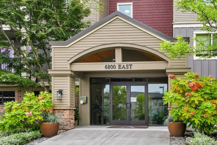 Property Photo:  6800  132nd Place SE E-401  WA 98059 