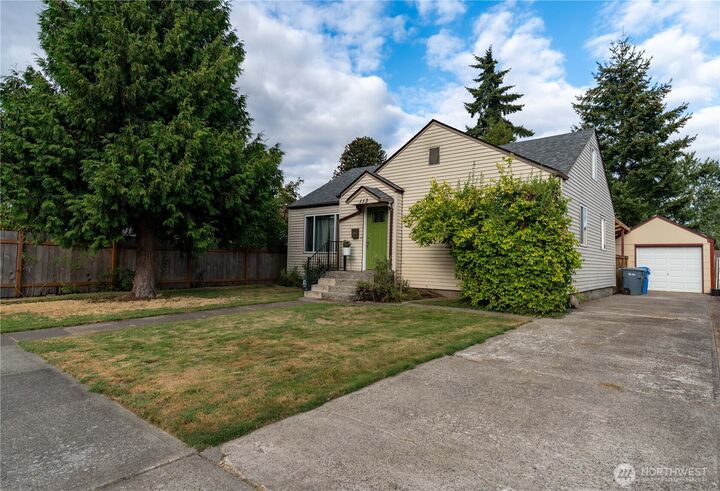 Property Photo: 113 12th Street SW WA 98371