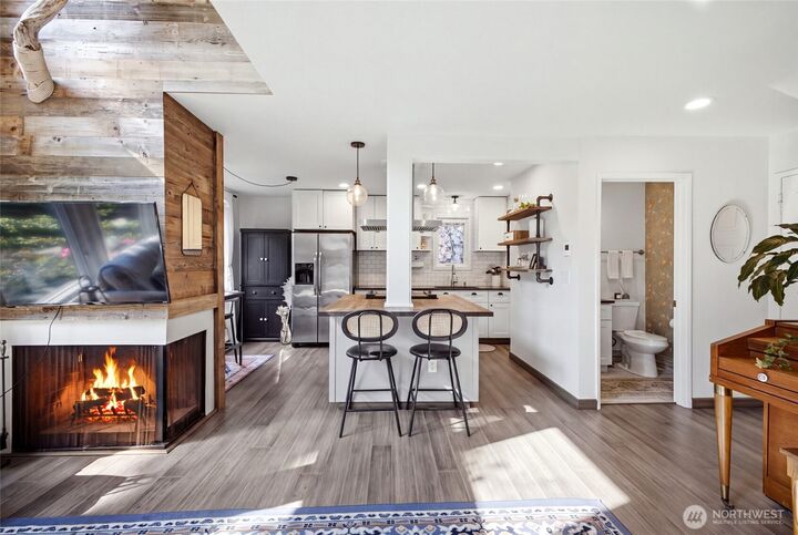 Property Photo:  3423 W Government Way 4  WA 98199 