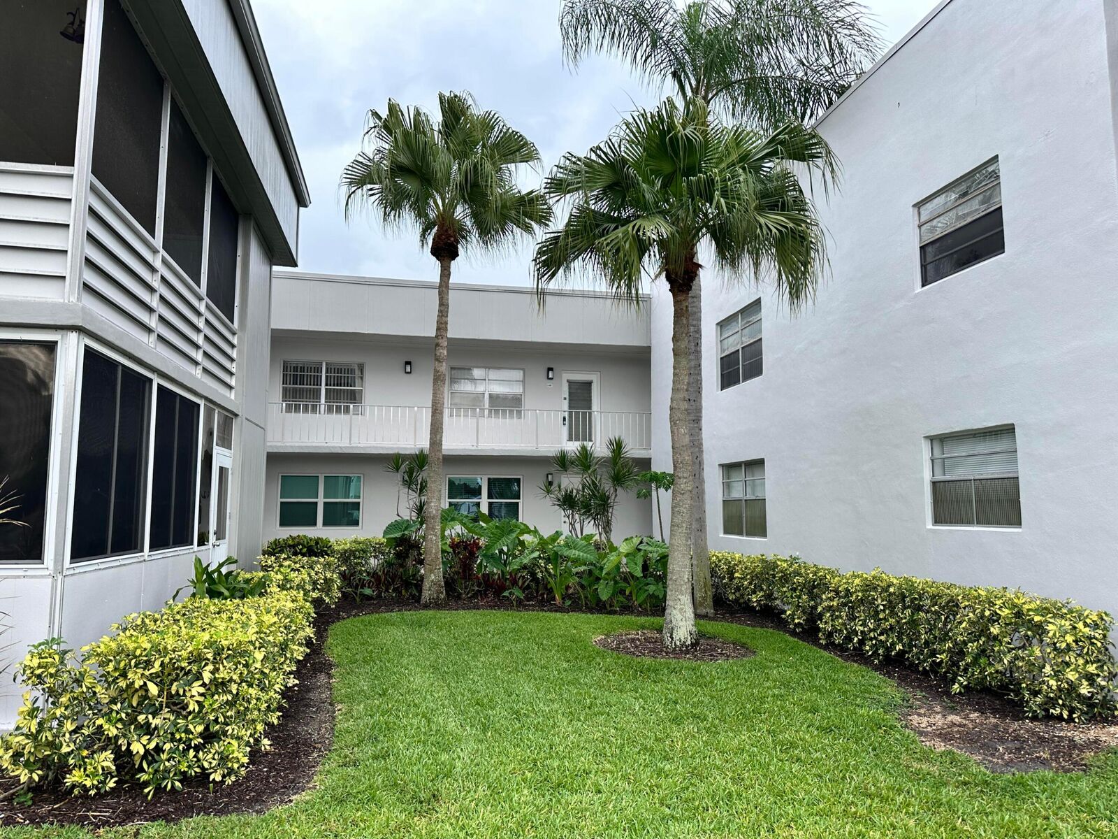 Property Photo:  811 Flanders Q  FL 33484 