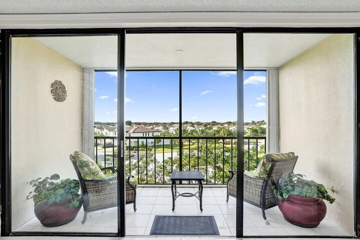 Property Photo:  5951 Wellesley Park Drive 405  FL 33433 
