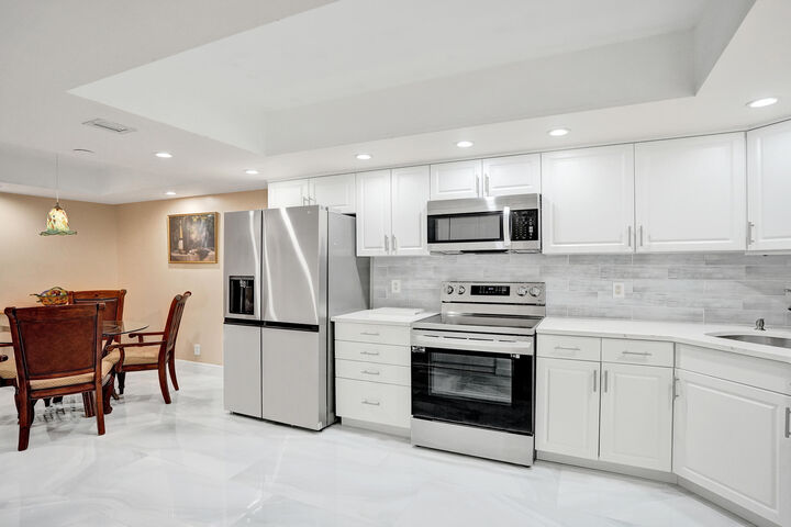 Property Photo: 5951 Wellesley Park Drive 405 FL 33433
