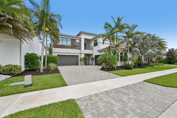 Property Photo: 17070 Rainbow Falls Trail FL 33496